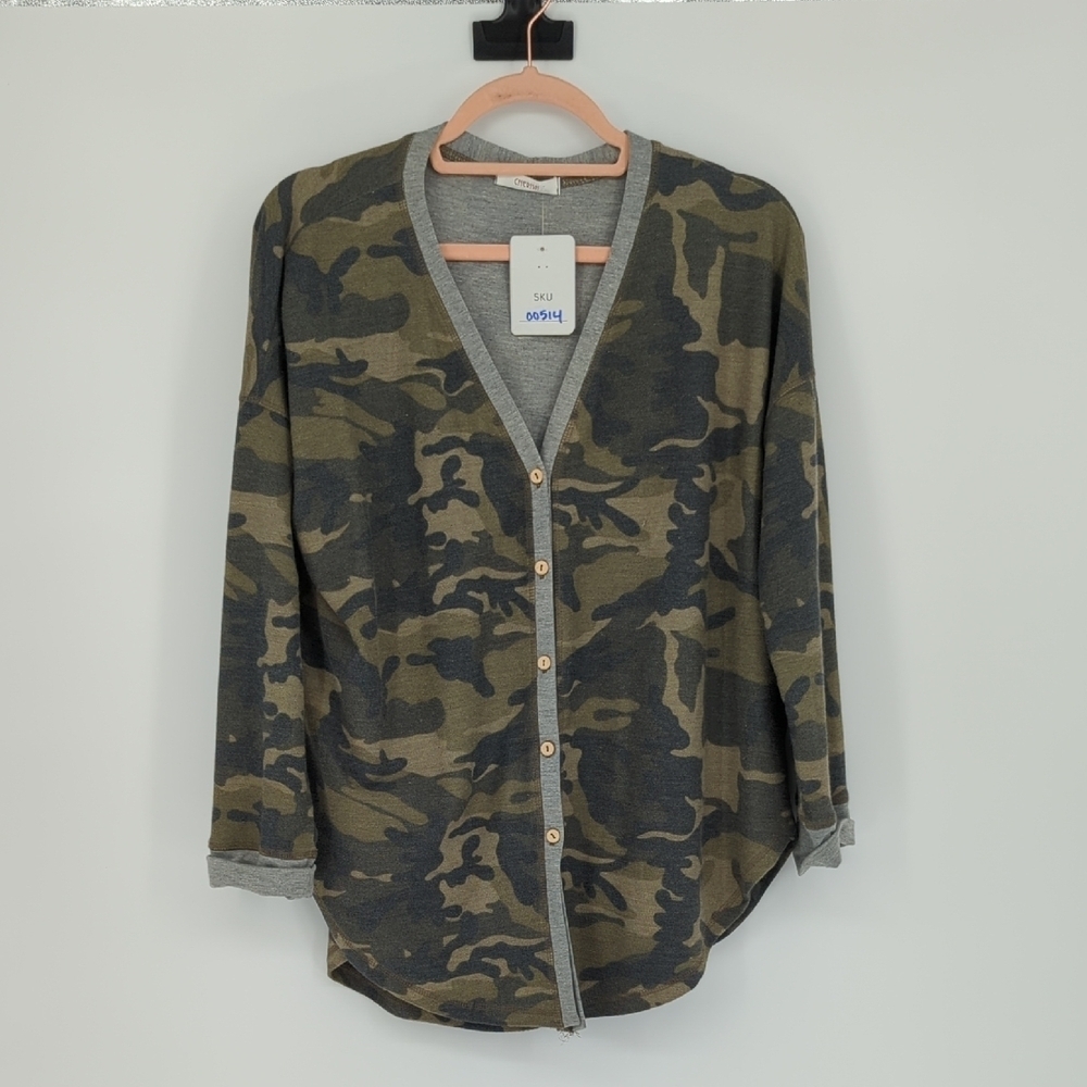 00514 Cherish V Neck Camo Knit Sweater Top Green Size Small military casual
